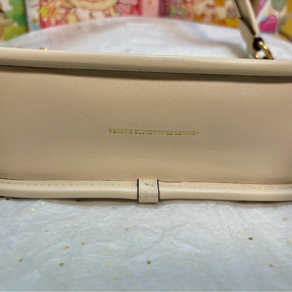 Beautiful Coach Limited Edition Swinger Bag 
PLUS Coach Cherries Keychain!🍒 - Picture 4 of 16